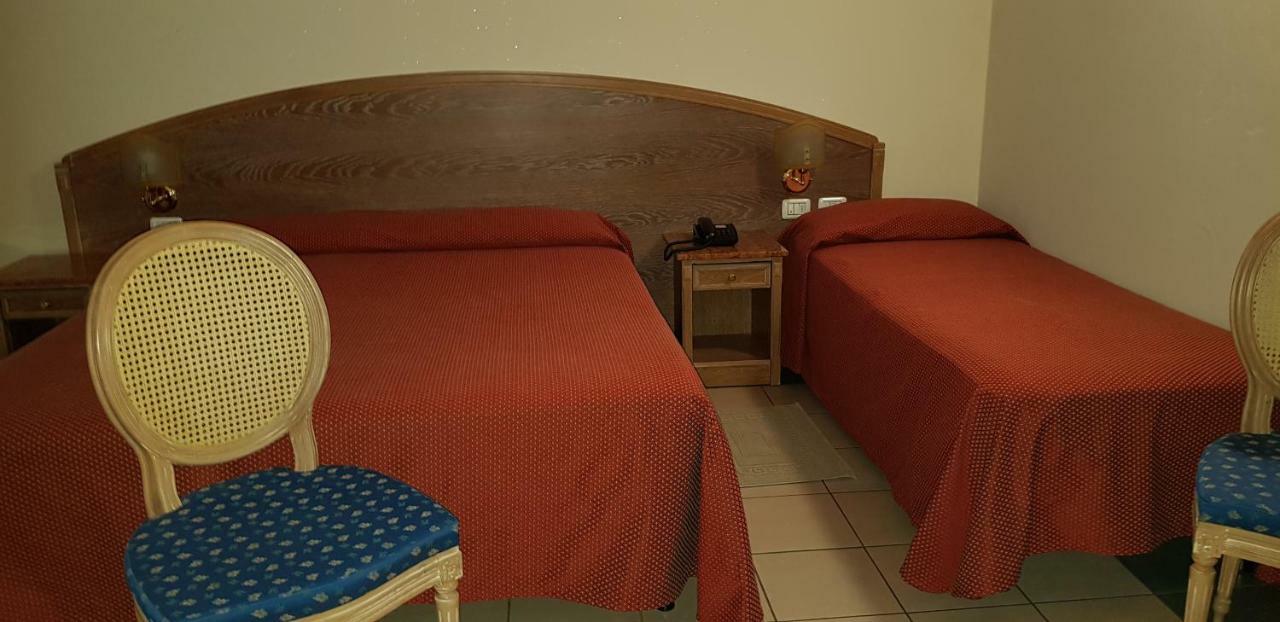 Hotel La Cupola 노바라 외부 사진
